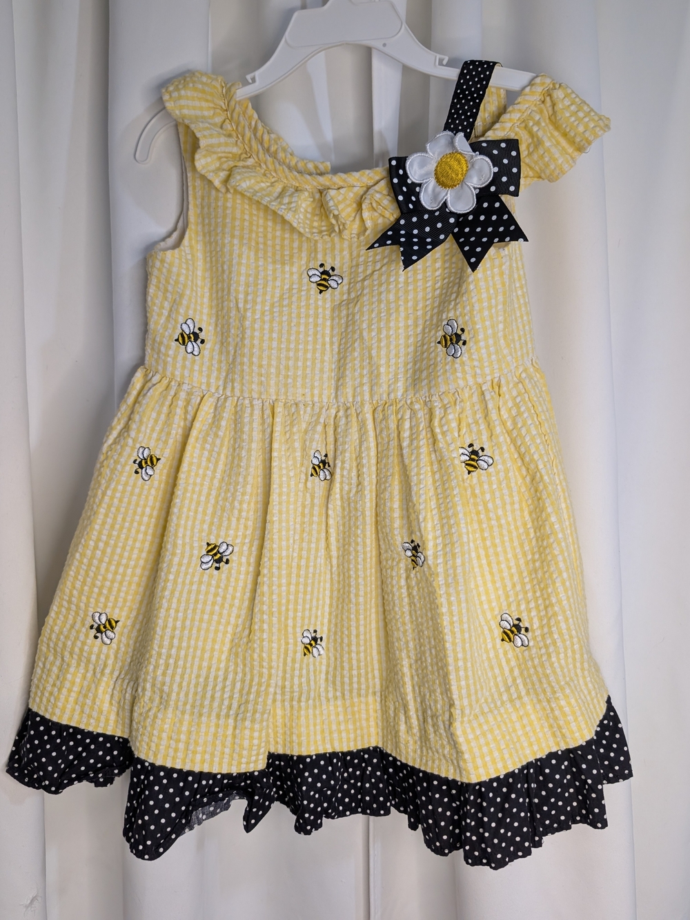 Rare Editions Counting Daisies Yellow Seersucker Embroidered Bumble Bee Dress
